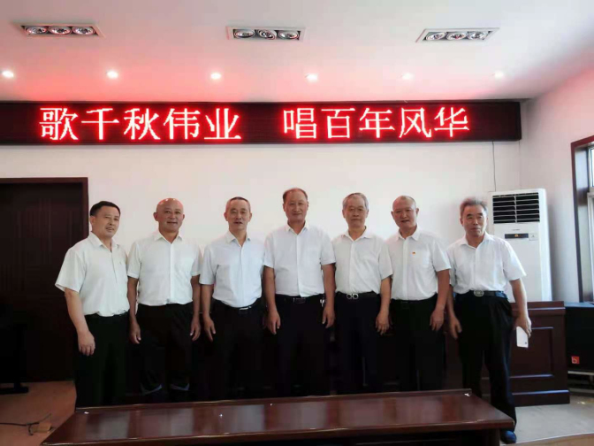发学院：合唱《我们共产党人好比种子》.jpg