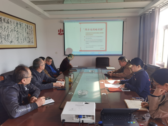 发学院：二十大专题学习会2.jpg